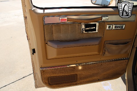 1987 Chevrolet Suburban image 65