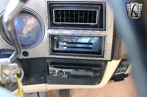 1987 Chevrolet Suburban image 70