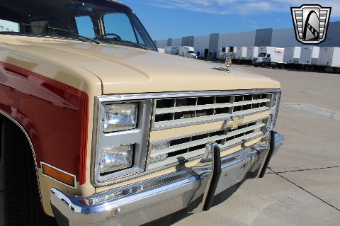 1987 Chevrolet Suburban image 45