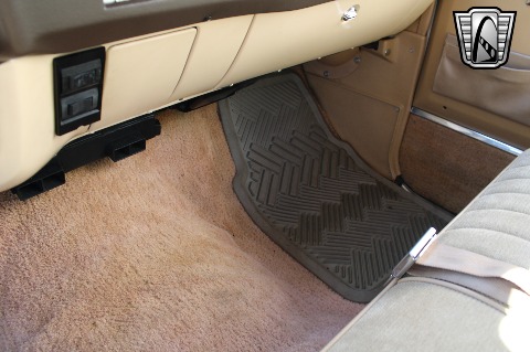 1987 Chevrolet Suburban image 72