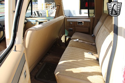 1987 Chevrolet Suburban image 75