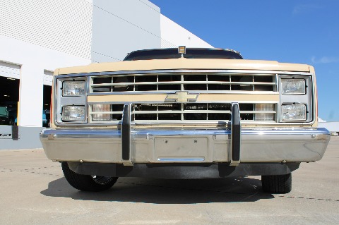 1987 Chevrolet Suburban image 25