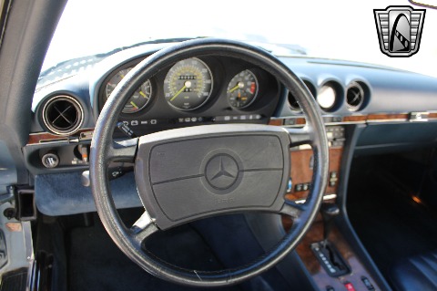 1988 Mercedes-Benz 560SL image 76
