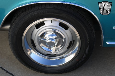 1965 Chevrolet Corvair image 100