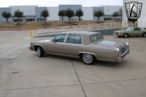 1986 Cadillac Fleetwood image 9