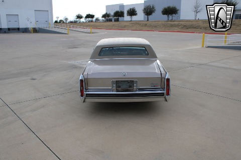 1986 Cadillac Fleetwood image 11