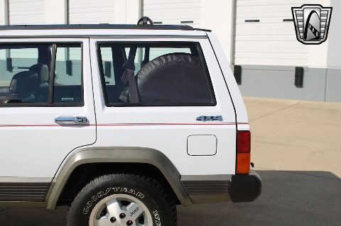 1992 Jeep Cherokee image 30