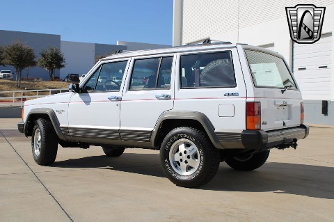 1992 Jeep Cherokee image 11