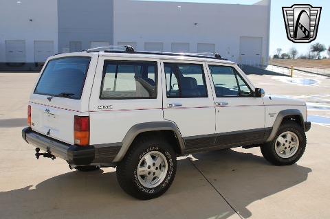 1992 Jeep Cherokee image 16