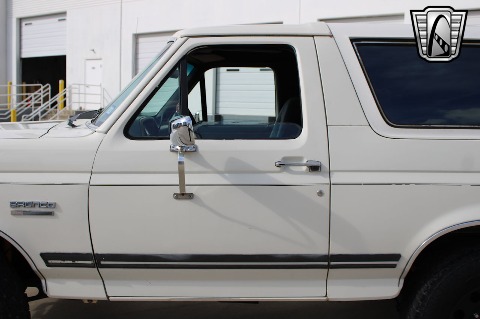 1990 Ford Bronco image 29