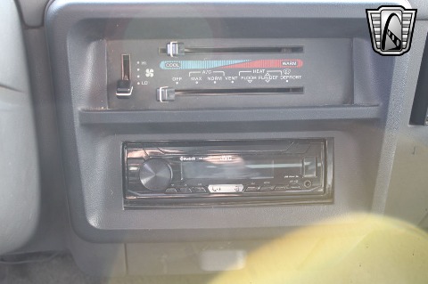 1990 Ford Bronco image 57