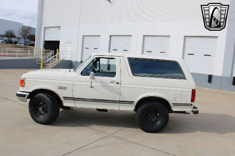 1990 Ford Bronco image 6
