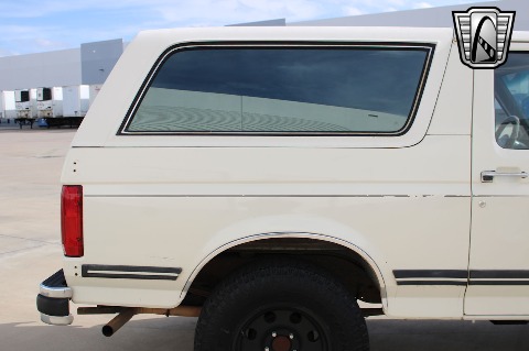 1990 Ford Bronco image 32