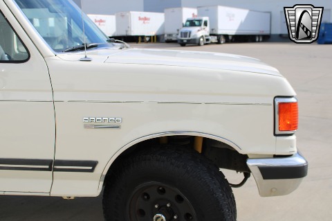 1990 Ford Bronco image 34