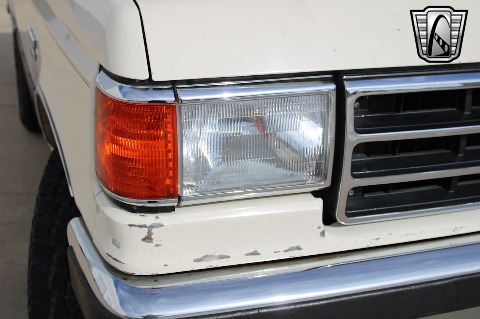 1990 Ford Bronco image 35