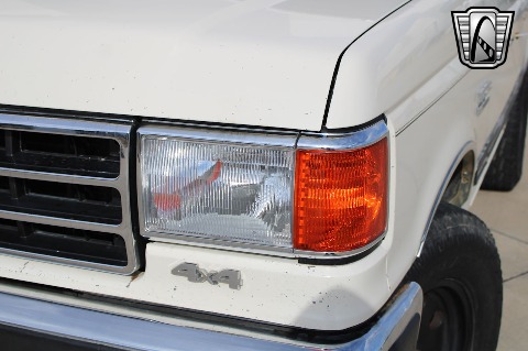 1990 Ford Bronco image 36