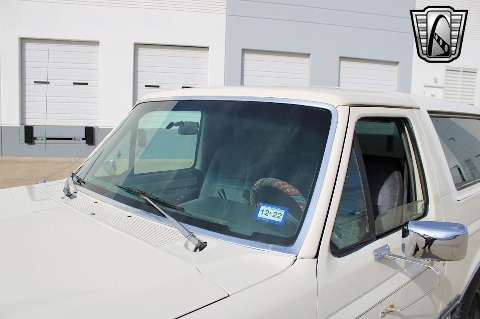 1990 Ford Bronco image 38