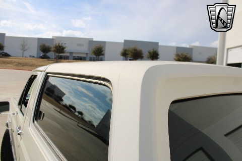 1990 Ford Bronco image 39