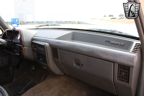 1990 Ford Bronco image 65