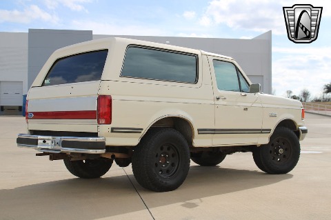 1990 Ford Bronco image 17