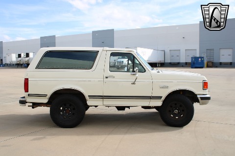 1990 Ford Bronco image 19