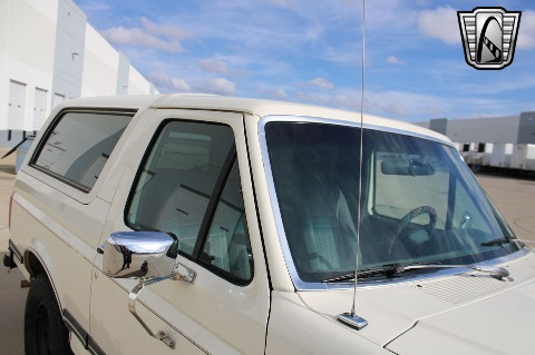 1990 Ford Bronco image 45