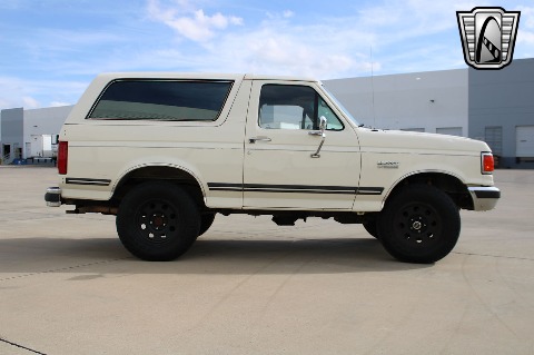 1990 Ford Bronco image 20