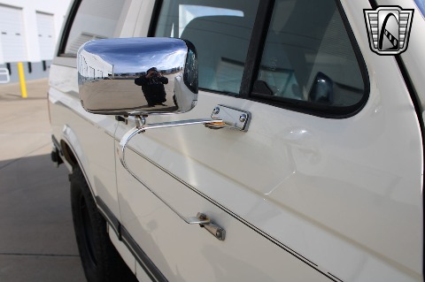 1990 Ford Bronco image 98