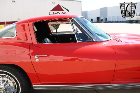 1963 Chevrolet Corvette image 32