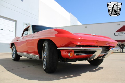 1963 Chevrolet Corvette image 24