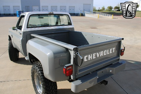 1987 Chevrolet K10 image 9