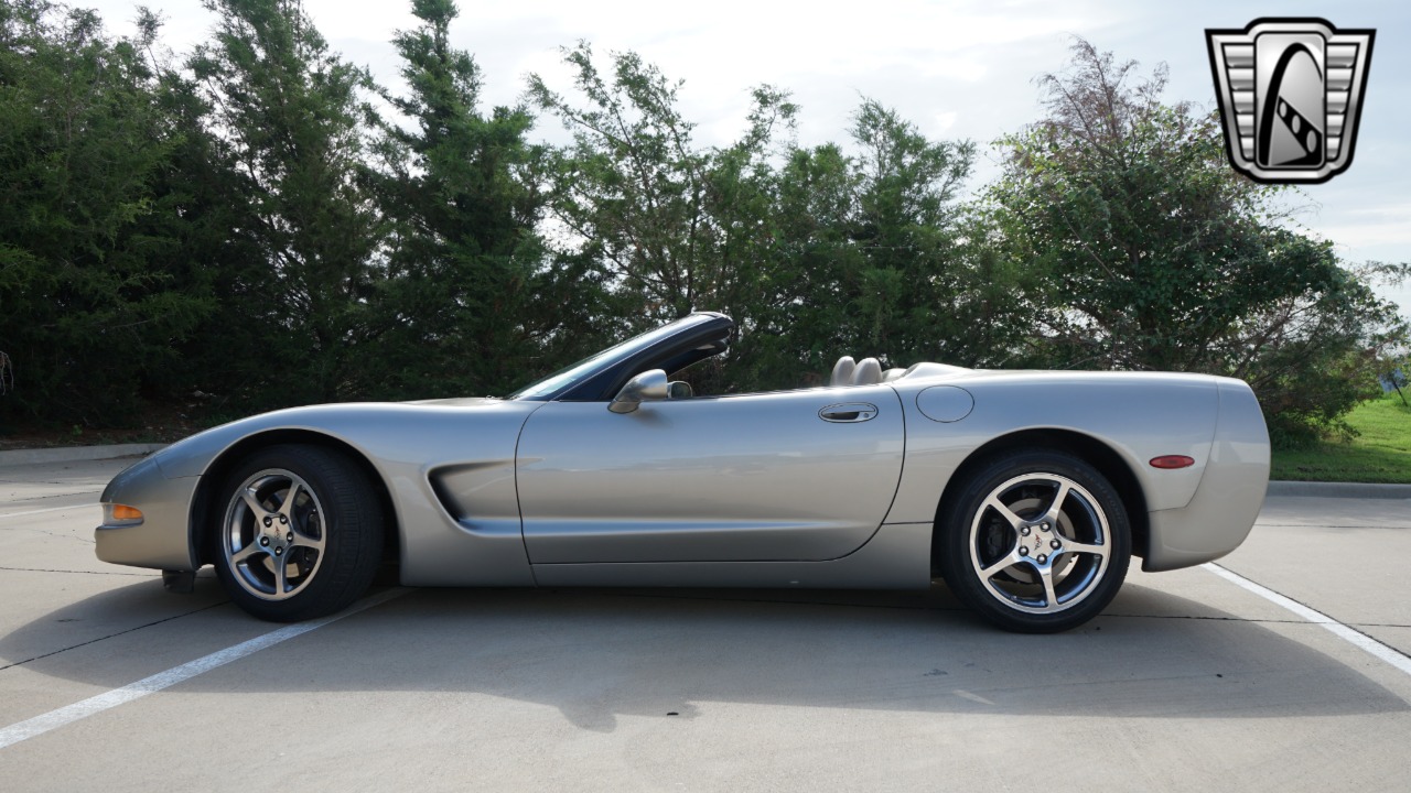 2001 Chevrolet Corvette 3