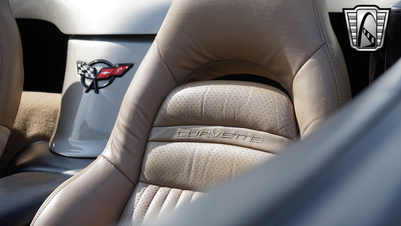 2001 Chevrolet Corvette 77