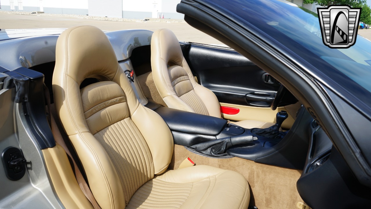 2001 Chevrolet Corvette 16