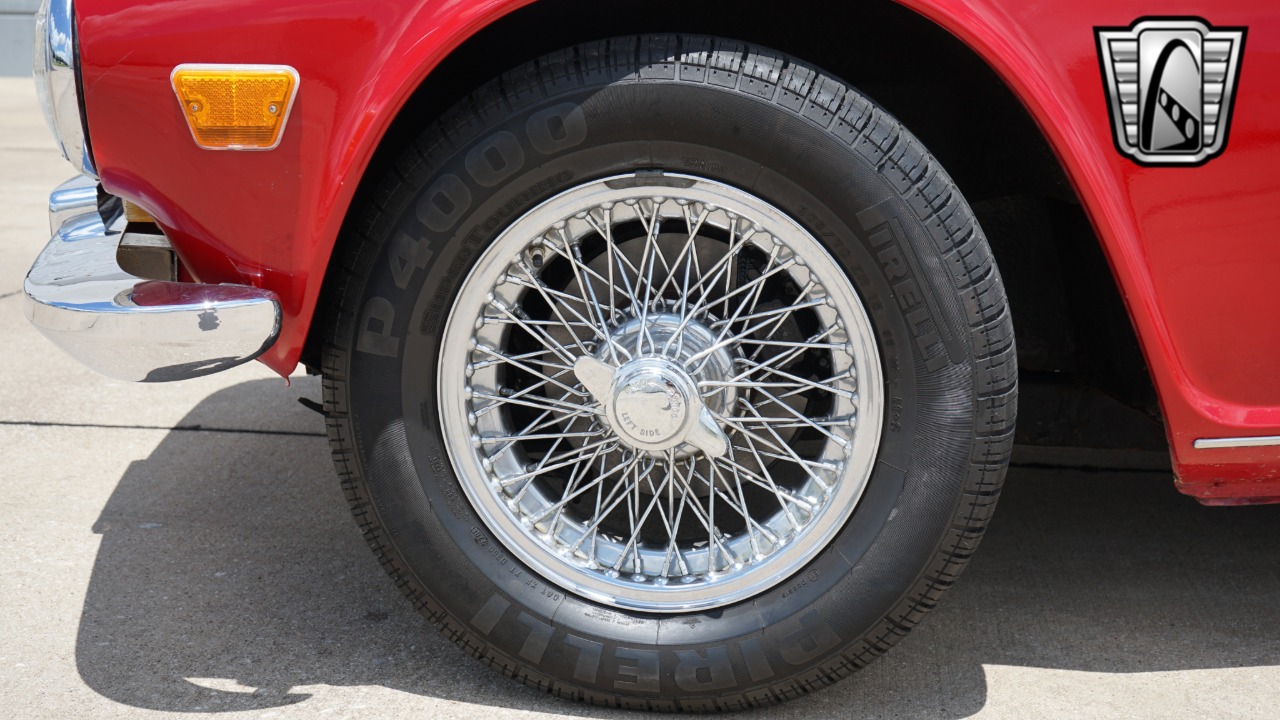 1972 Triumph TR6 8