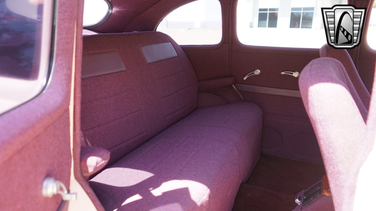 1947 Ford Customline 21