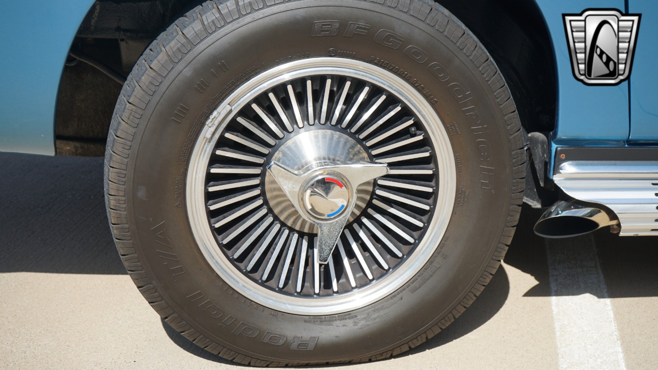 1966 Chevrolet Corvette 11