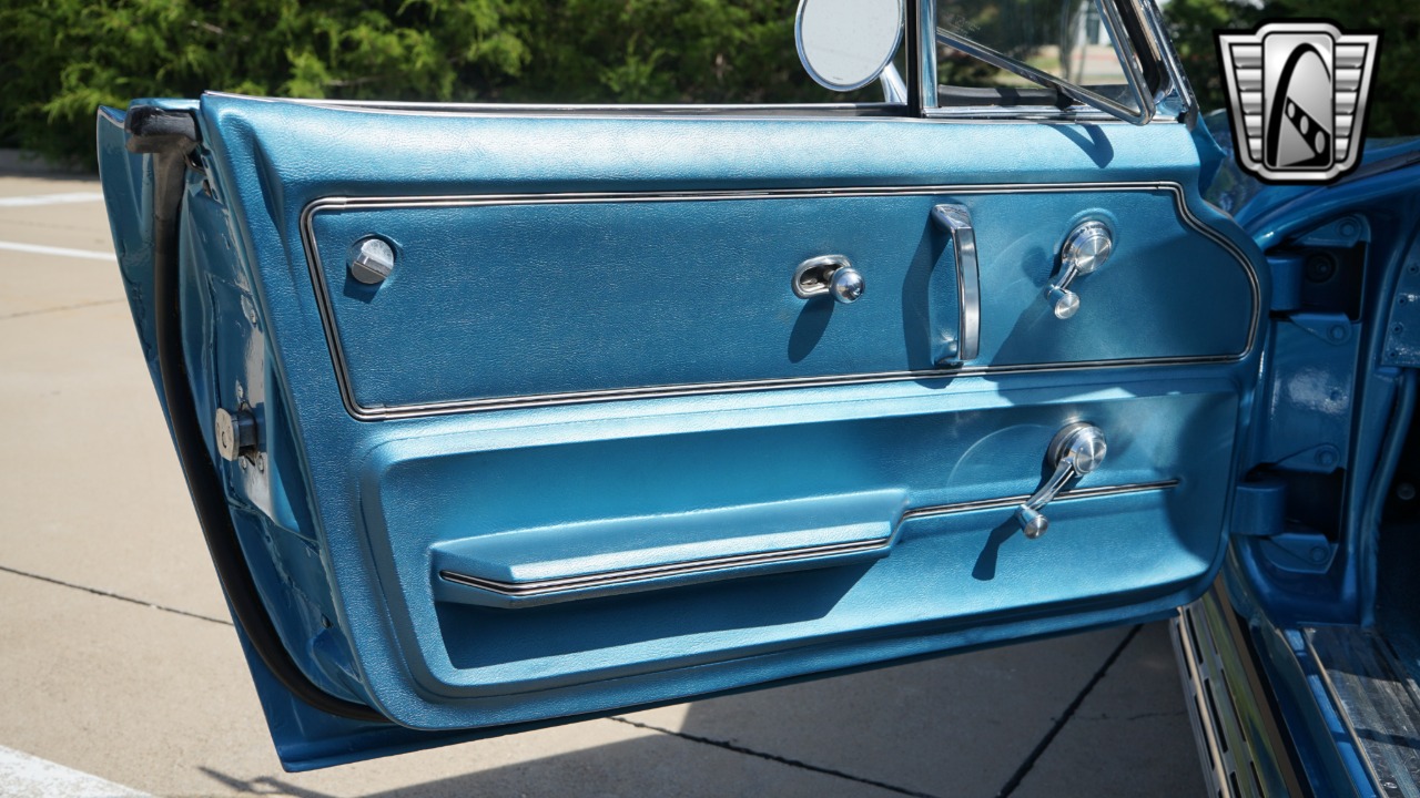 1966 Chevrolet Corvette 12