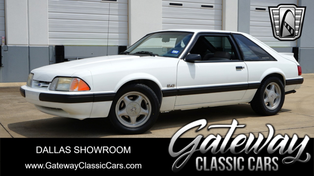 1987 Ford Mustang 1