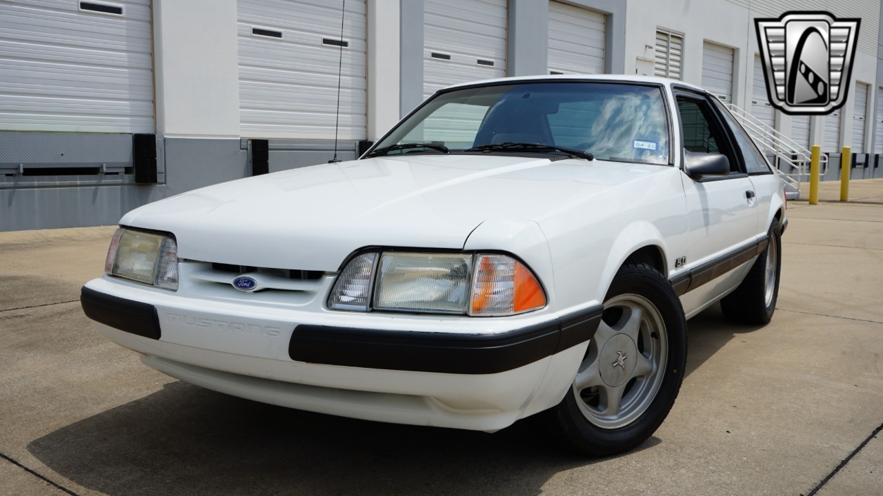 1987 Ford Mustang 2