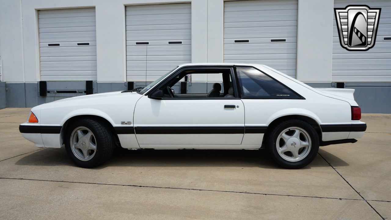 1987 Ford Mustang 3