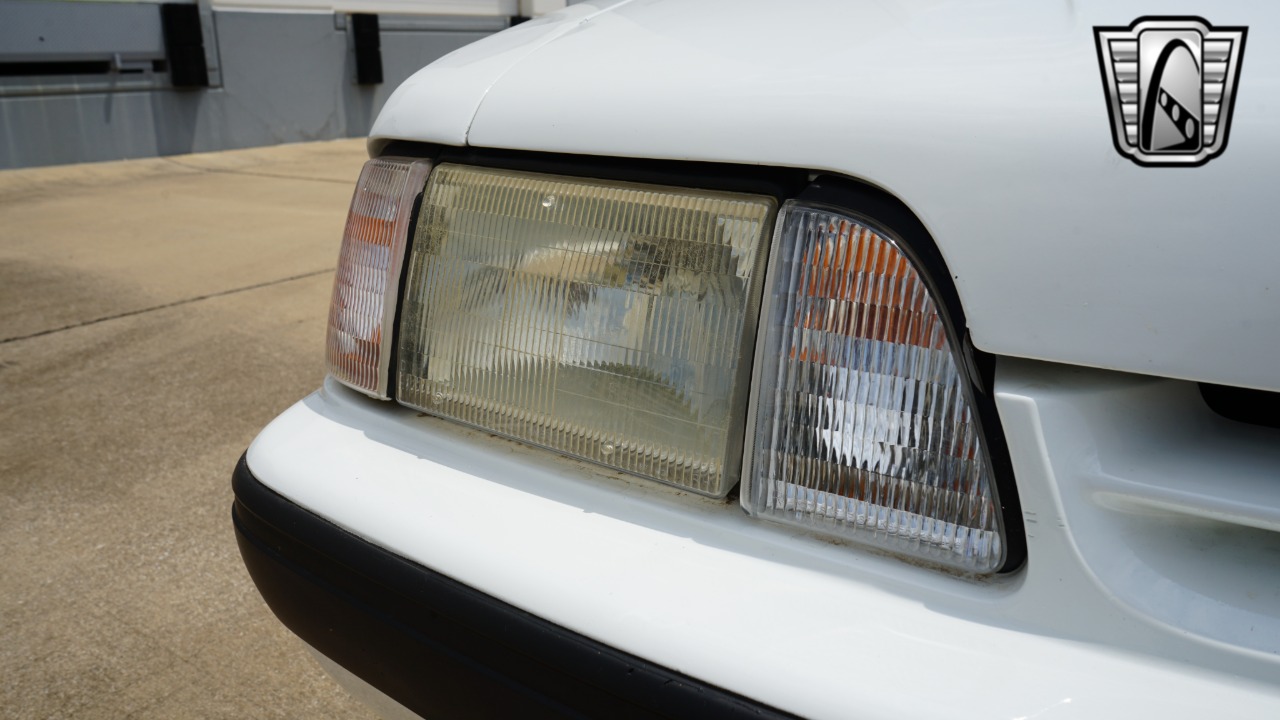 1987 Ford Mustang 11