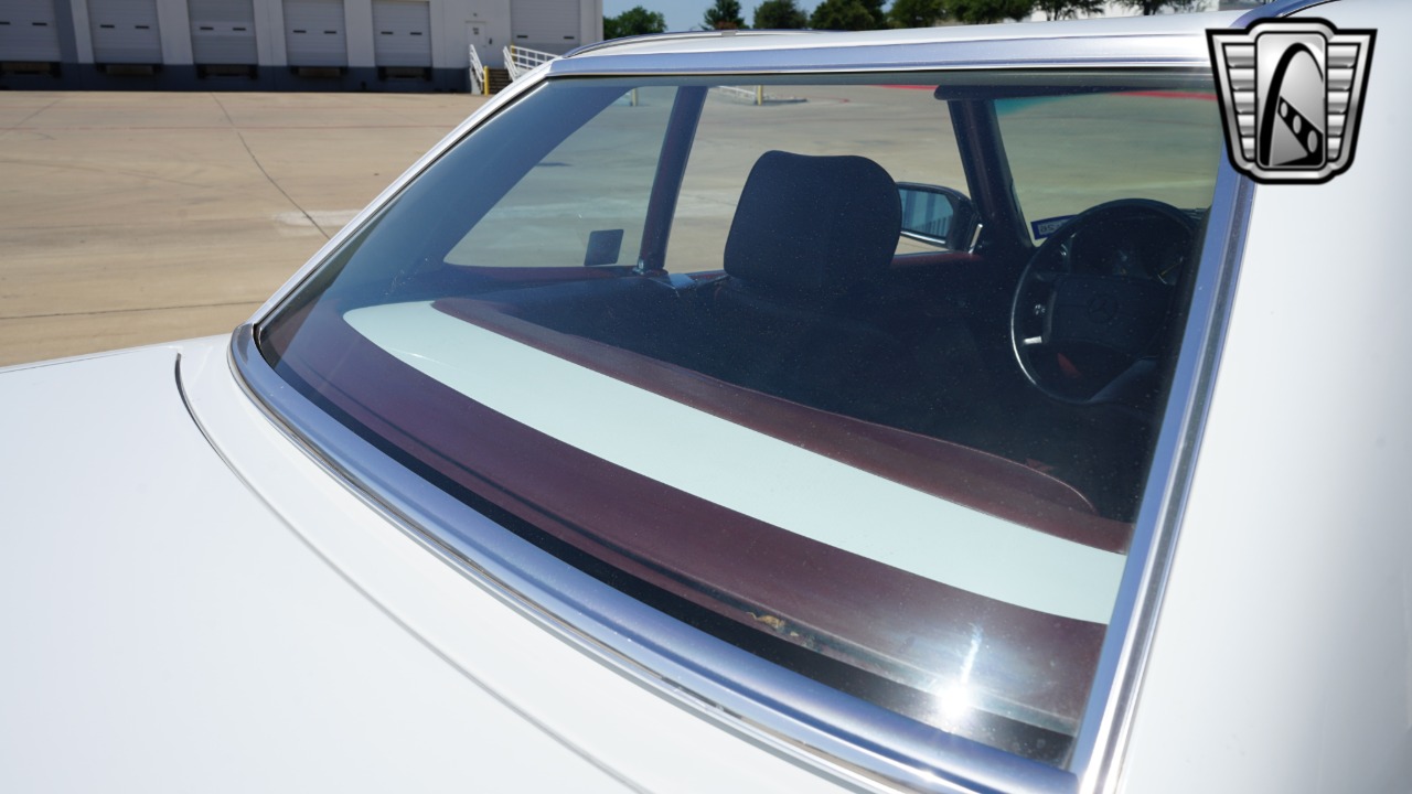 1989 Mercedes-Benz 560SL 68