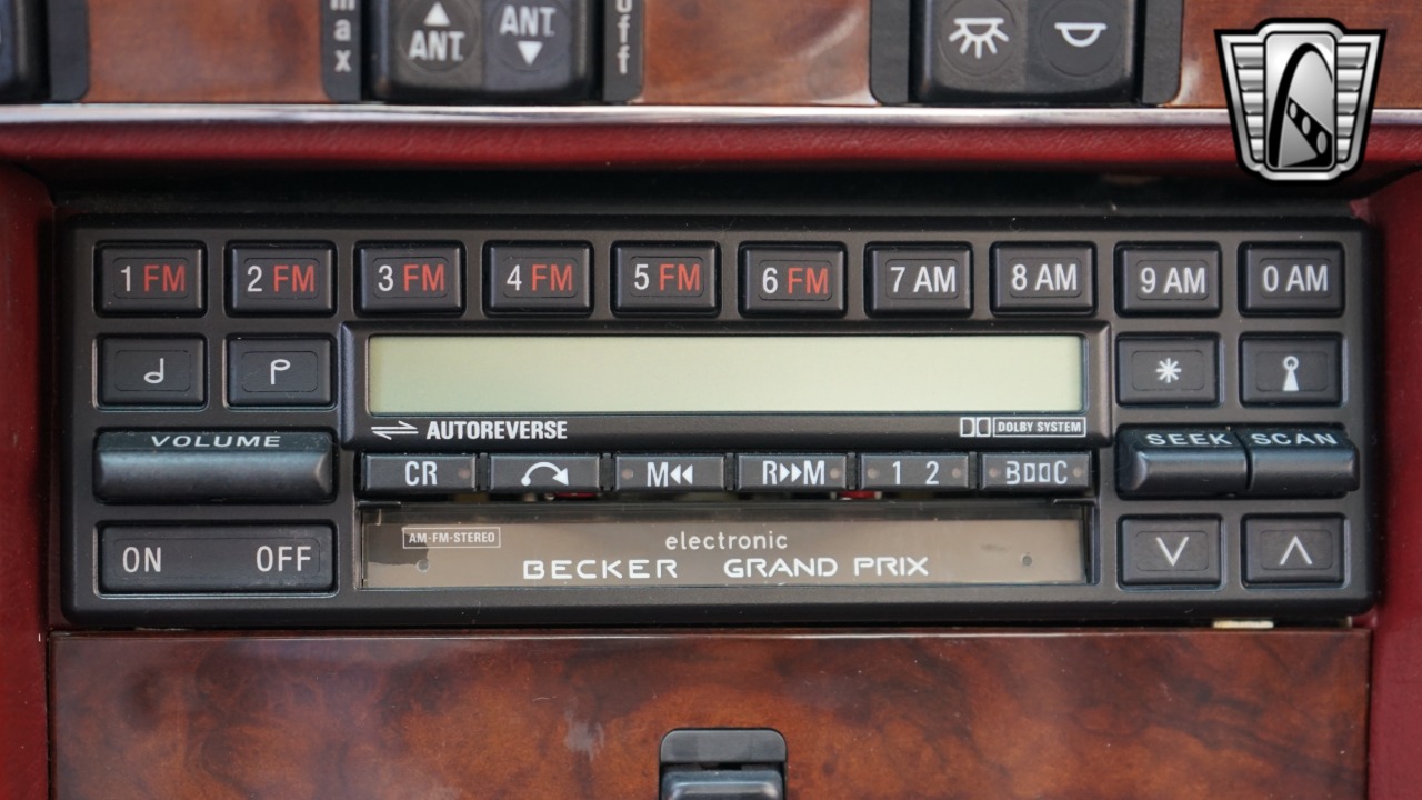 1989 Mercedes-Benz 560SL 18