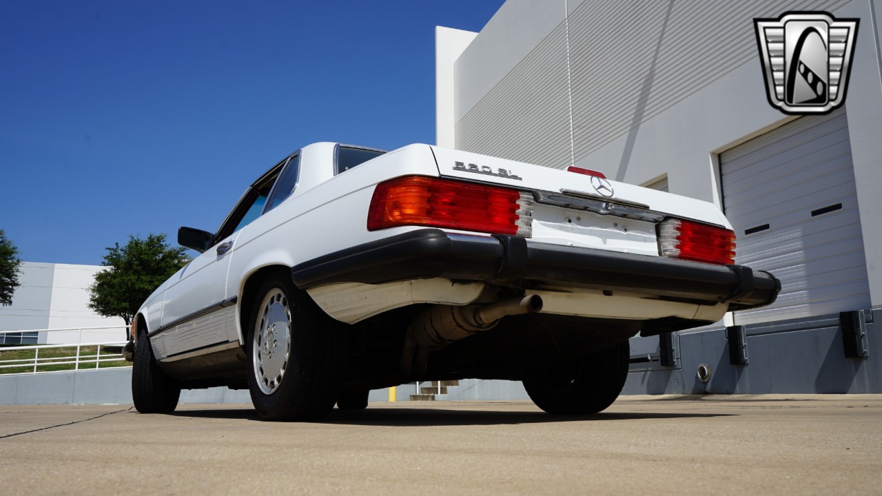 1989 Mercedes-Benz 560SL 32