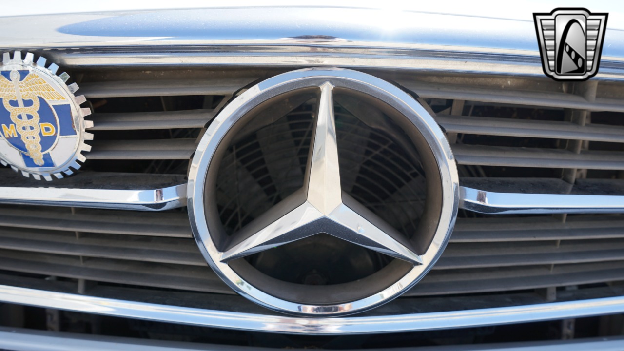 1989 Mercedes-Benz 560SL 75