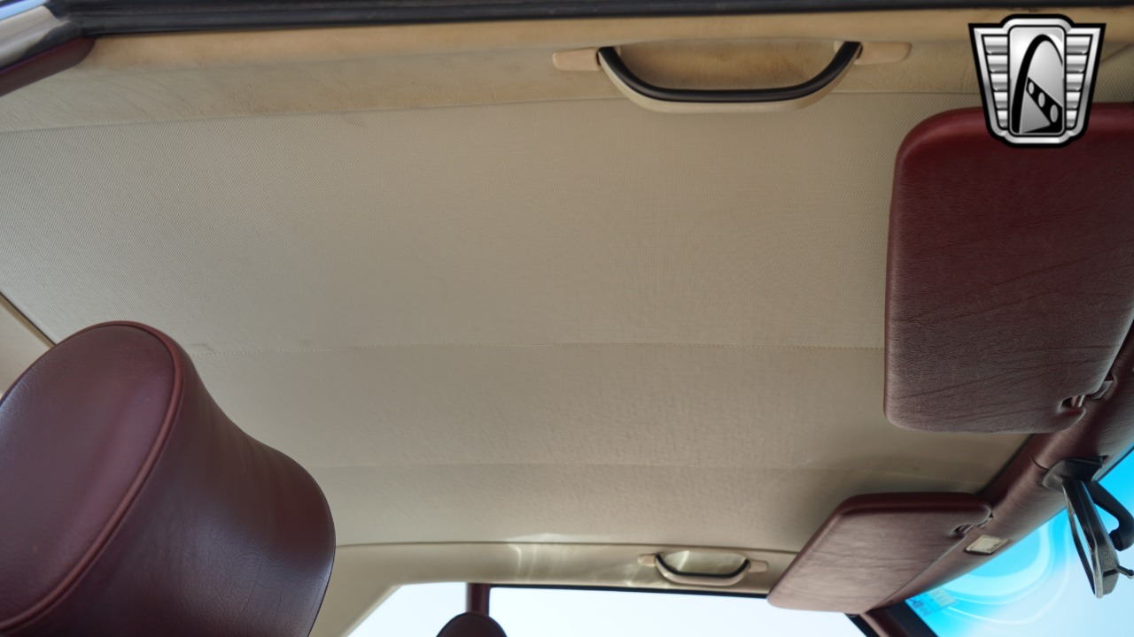 1989 Mercedes-Benz 560SL 20