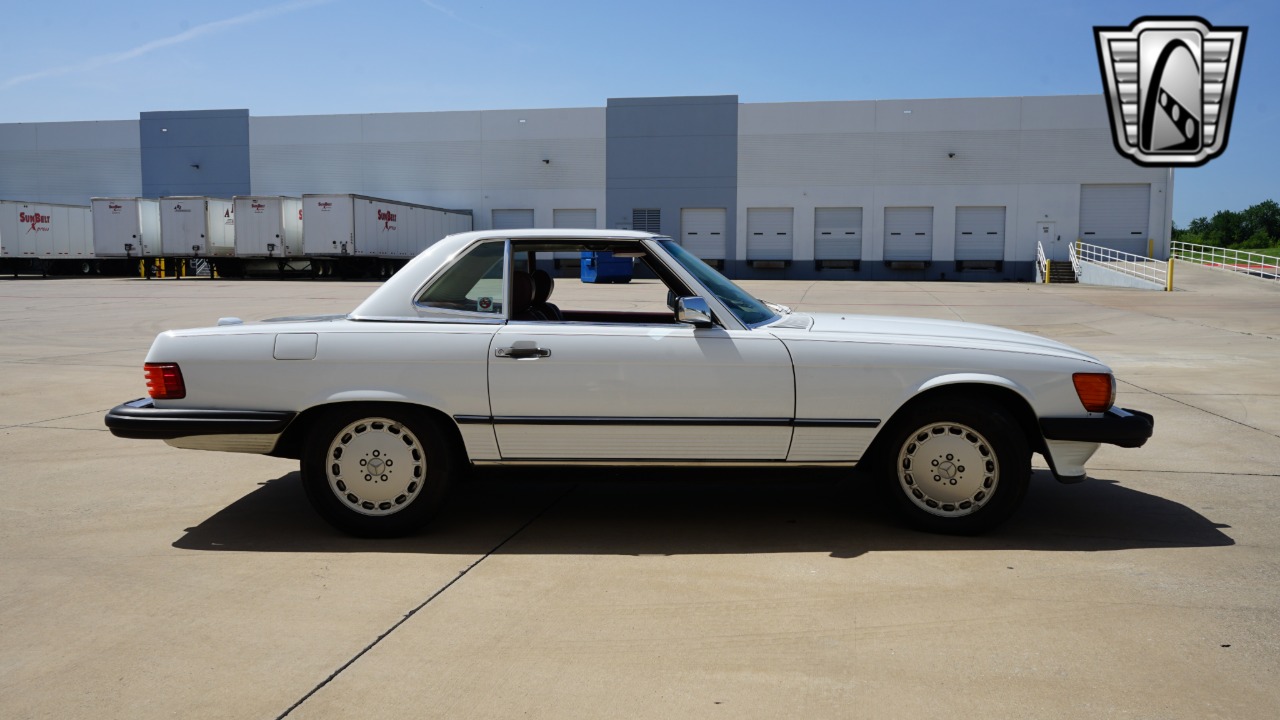 1989 Mercedes-Benz 560SL 38
