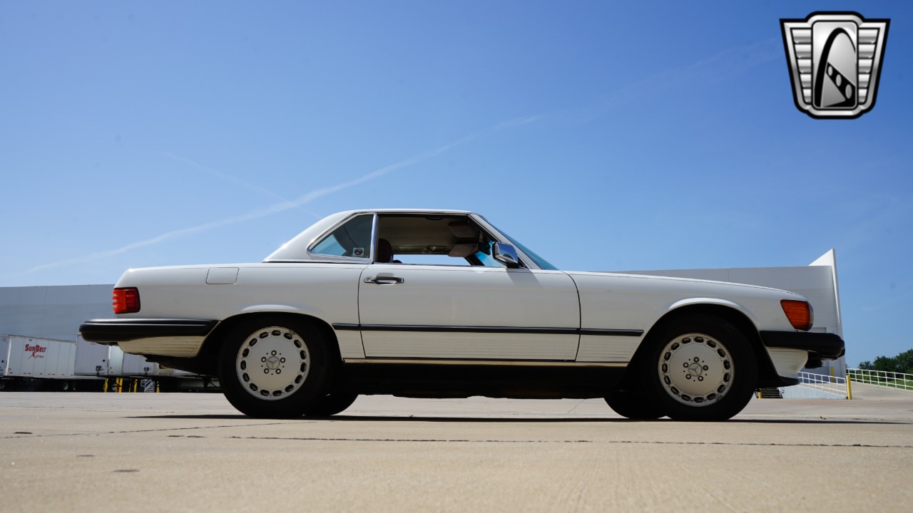 1989 Mercedes-Benz 560SL 39