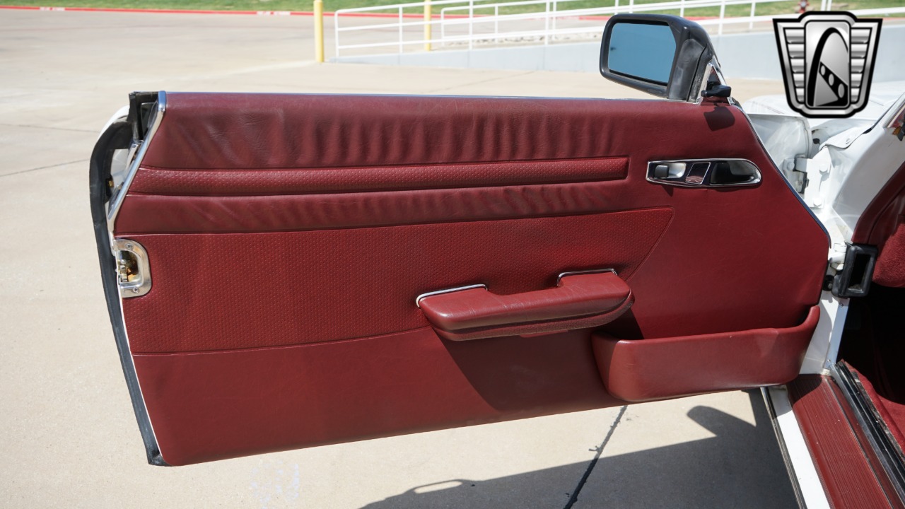 1989 Mercedes-Benz 560SL 14